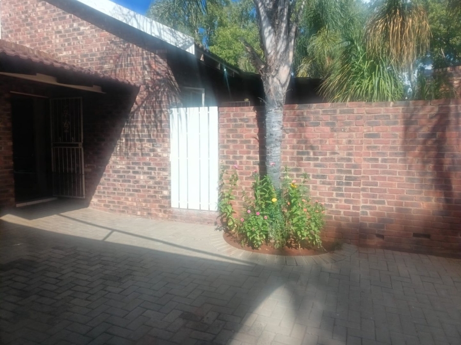 3 Bedroom Property for Sale in Rhodesdene Northern Cape